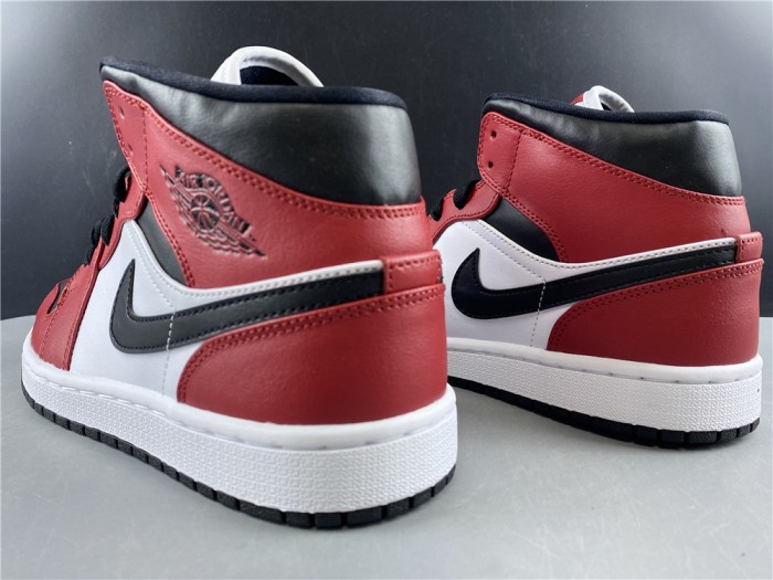 Air Jordan 1 Mid Chicago Toe 554724-069