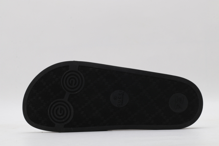 G*cci Sandals