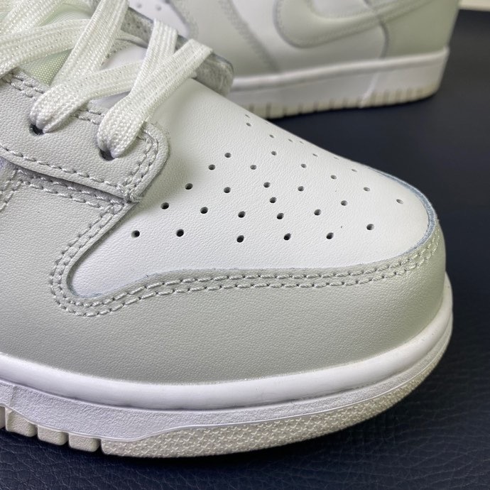 Dunk Low WMNS “Photon Dust” DD1503-103