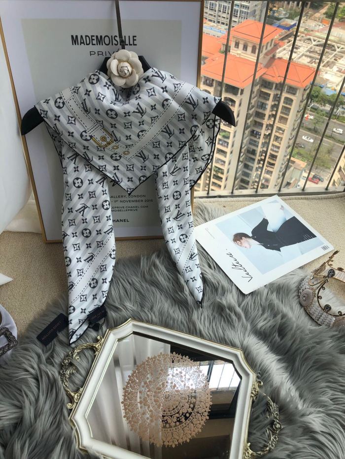 Scarf 110x110cm