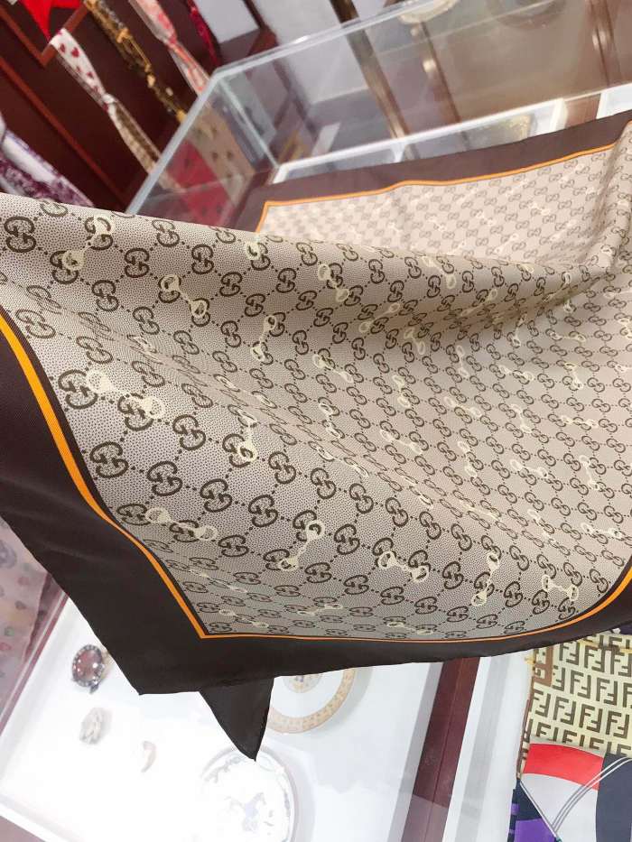 Scarf 90x90cm