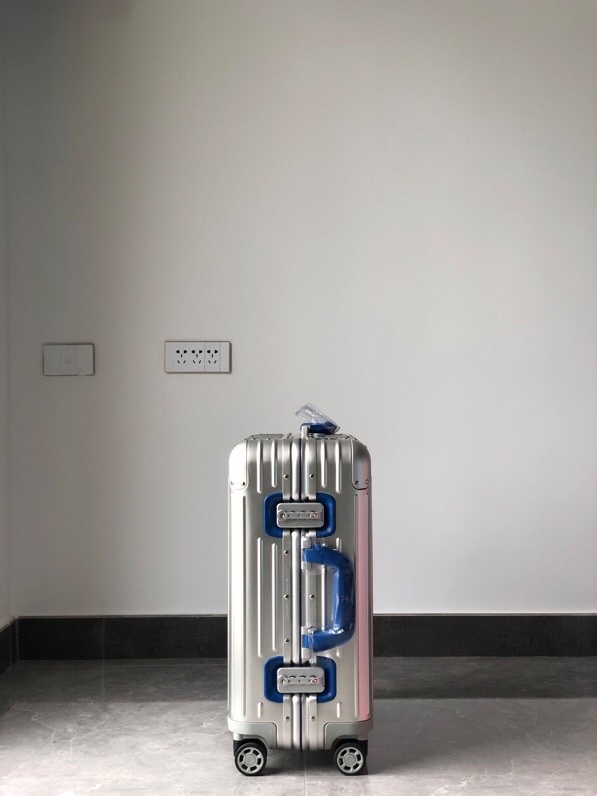 Luggage 21 inch ask price on whatsapp