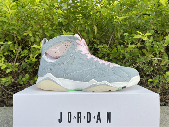 Air Jordan 7 Retro Neutral Grey  CT8528-002
