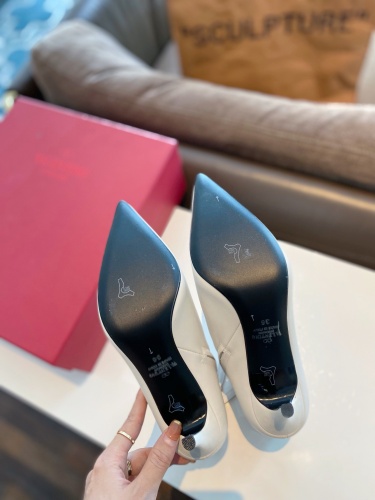 Women 𝑉*𝐴𝐿𝐸𝑁𝑇𝐼𝑁𝑂 Top Sneakers