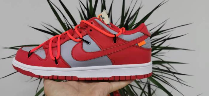 O*ff-W*hite x Nike Dunk Low