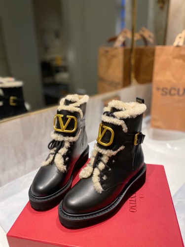 Women 𝑉*𝐴𝐿𝐸𝑁𝑇𝐼𝑁𝑂 Top Sneakers