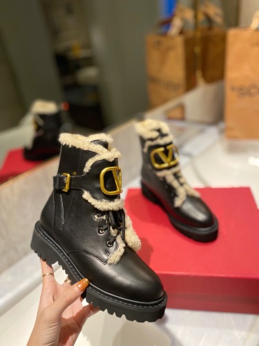 Women 𝑉*𝐴𝐿𝐸𝑁𝑇𝐼𝑁𝑂 Top Sneakers