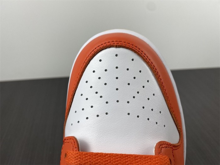 【Free shipping】Dunk Low University Gold  DQ4690-800