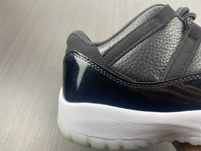 Air Jordan 11 Retro Low 72-10  AV2187-001