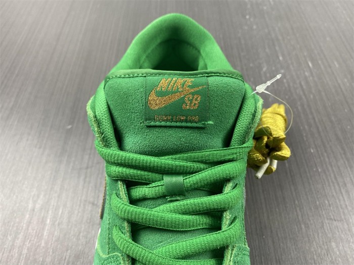 SB Dunk Low Pro St. Patrick's Day (2022)  BQ6817-303