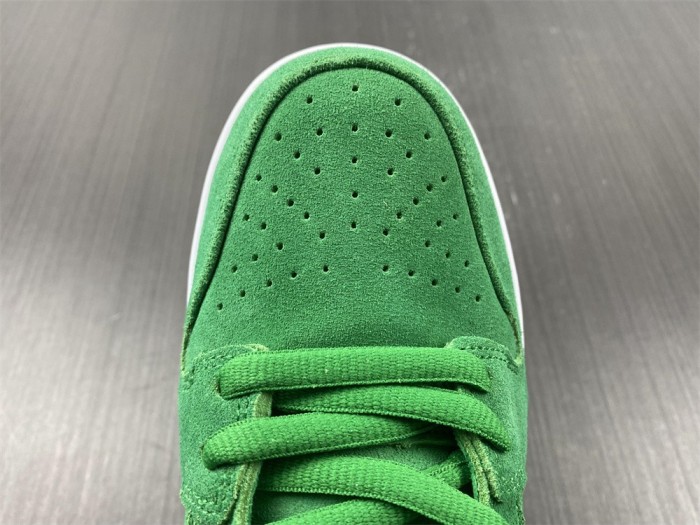 SB Dunk Low Pro St. Patrick's Day (2022)  BQ6817-303