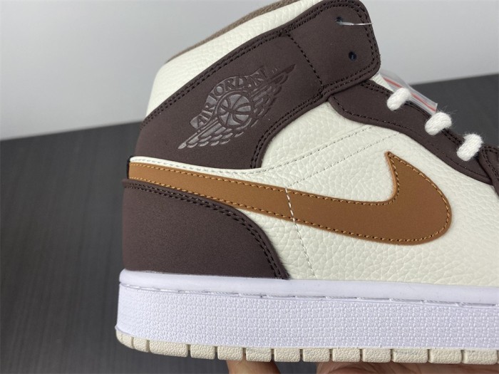 Air Jordan 1 Mid SE Brown Basalt Oatmeal DO6699-200