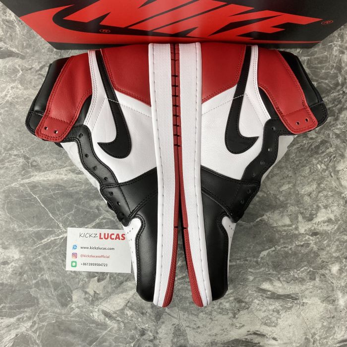 Air Jordan 1 Retro Black Toe  555088-125