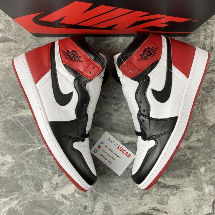 Air Jordan 1 Retro Black Toe  555088-125