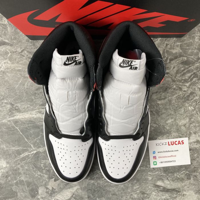 Air Jordan 1 Retro Black Toe  555088-125