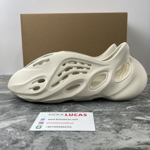 Yeezy Foam RNNR Ararat  G55486
