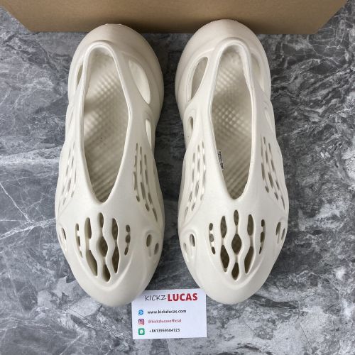 Yeezy Foam RNNR Ararat  G55486