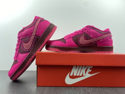 Dunk Low Valentine's Day (2022)   DQ9324-600