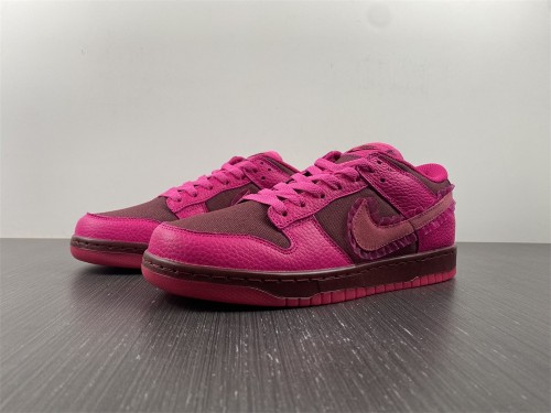 Dunk Low Valentine's Day (2022)   DQ9324-600