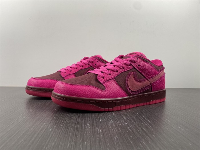 Dunk Low Valentine's Day (2022)   DQ9324-600