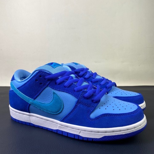 SB Dunk Low Blue Raspberry  DM0807-400