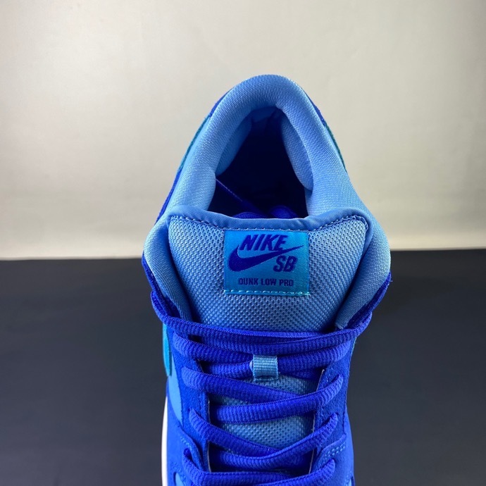 SB Dunk Low Blue Raspberry  DM0807-400