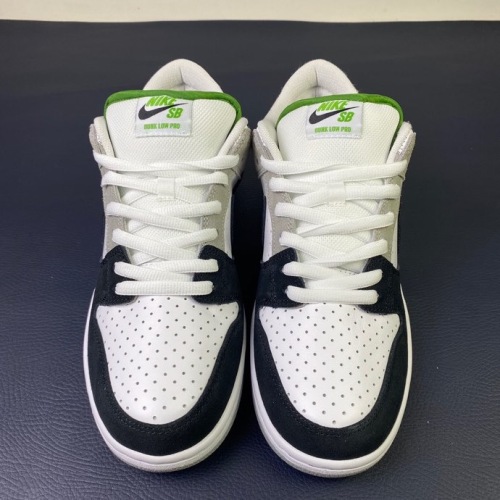 SB Dunk Low Chlorophyll  BQ6817-011