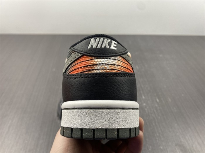 Dunk Low Graffiti Black Red  DM0108-001