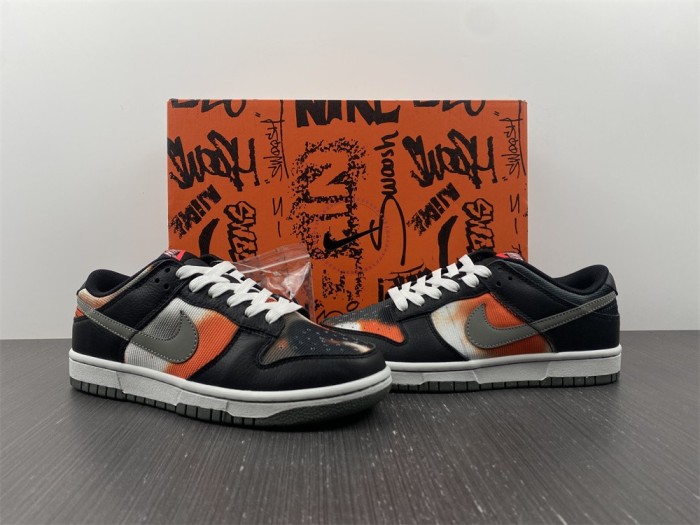 Dunk Low Graffiti Black Red  DM0108-001