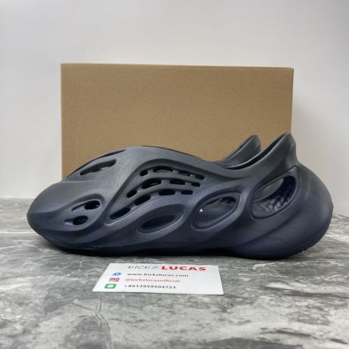Yeezy Foam RNNR Mineral Blue  GV7903
