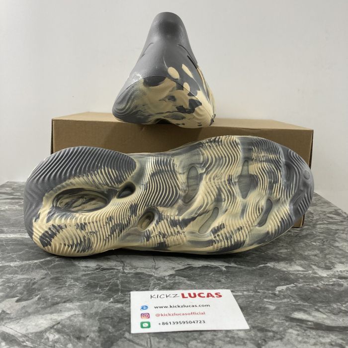 Yeezy Foam RNNR RUNNER MXT Moon Gray GV7904