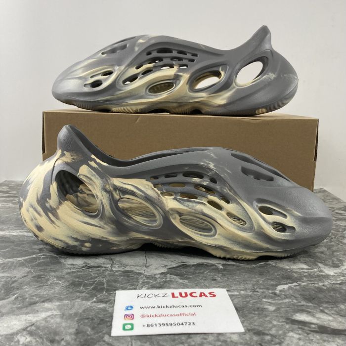 Yeezy Foam RNNR RUNNER MXT Moon Gray GV7904