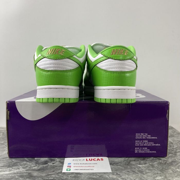 Supreme x Nike SB Dunk Low DH3228-101