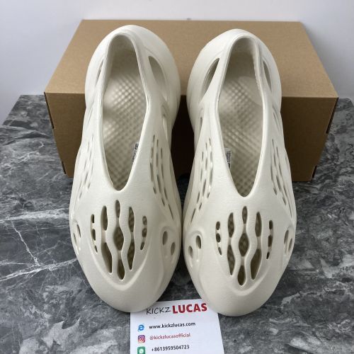 Yeezy Foam RNNR Sand FY4567