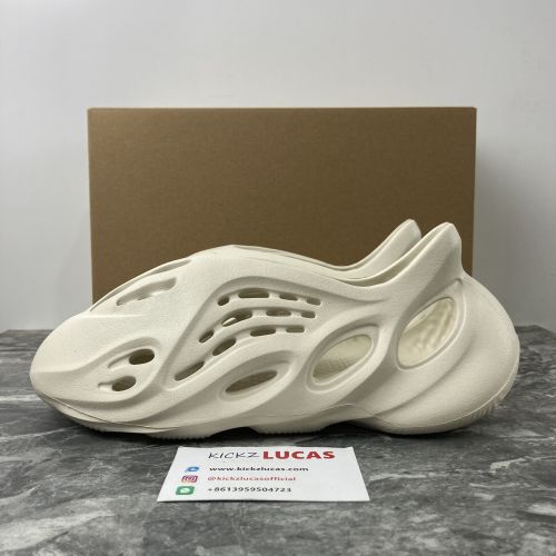 Yeezy Foam RNNR Sand FY4567