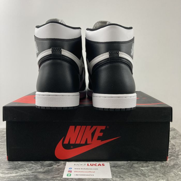 Air Jordan 1 Retro Black White  555088-010