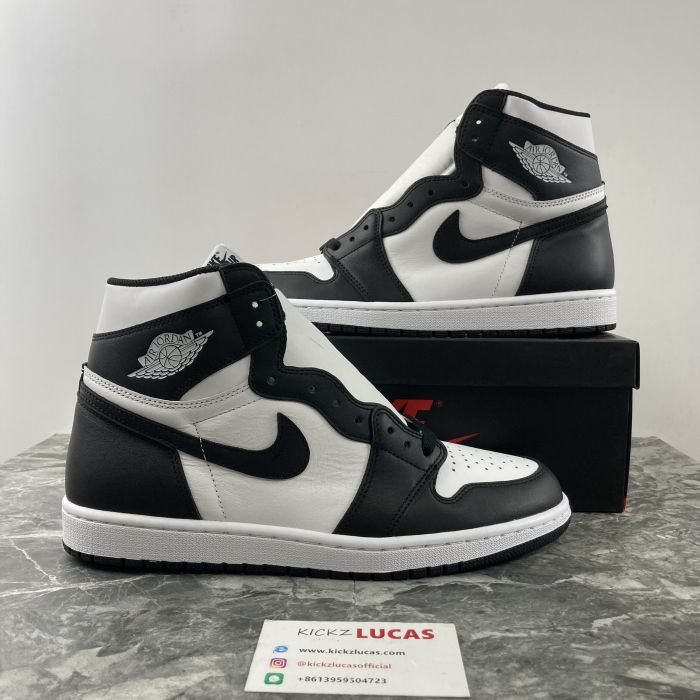 Air Jordan 1 Retro Black White  555088-010
