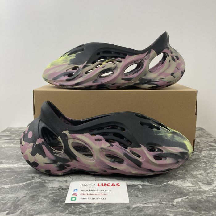 Yeezy Foam Runner MX Carbon  IG9562