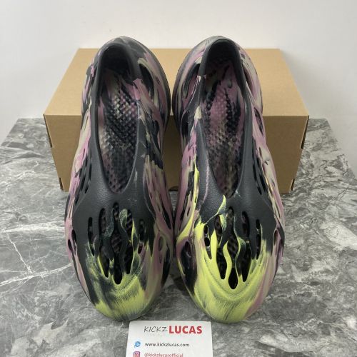 Yeezy Foam Runner MX Carbon  IG9562