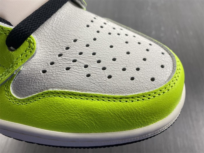 Air Jordan 1 Retro High OG Visionaire 555088-702