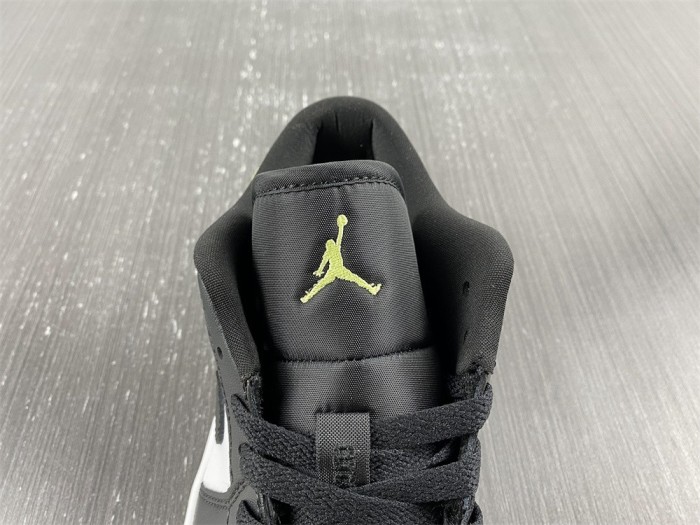 Jordan 1 Low Snakeskin Vivid Green DX4446 301
