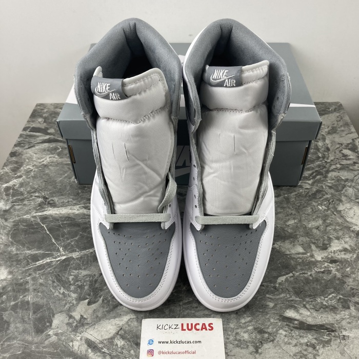 Air Jordan 1 Retro High OG Stealth 555088-037