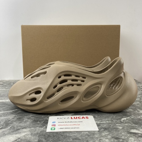 Yeezy Foam RNNR Mist  GV6774
