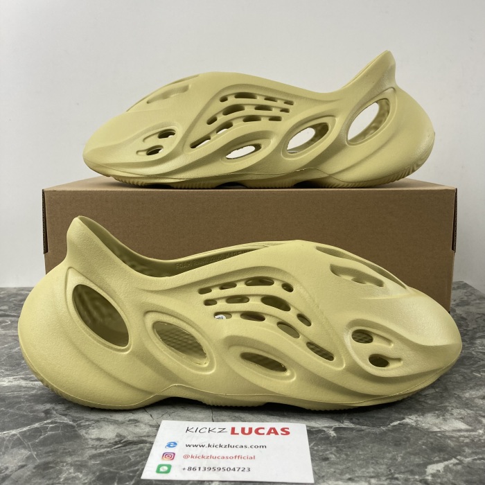 Yeezy Foam RNNR Sulfur  GV6775