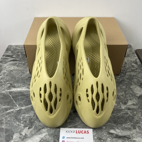 Yeezy Foam RNNR Sulfur  GV6775
