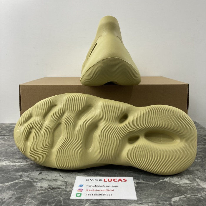 Yeezy Foam RNNR Sulfur  GV6775