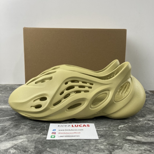 Yeezy Foam RNNR Sulfur  GV6775