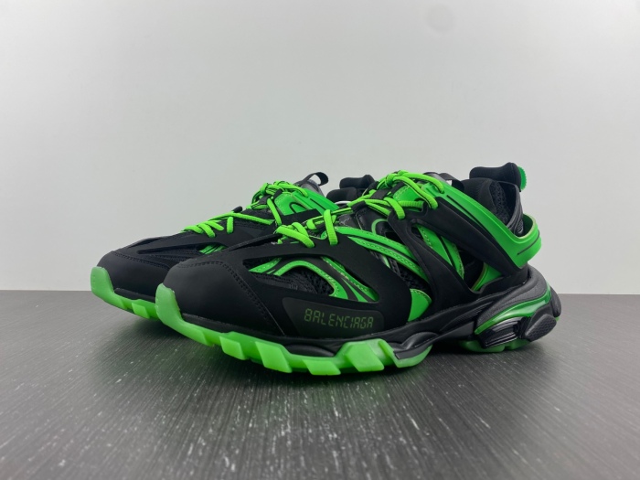 B*alenciaga Track AM221111-2