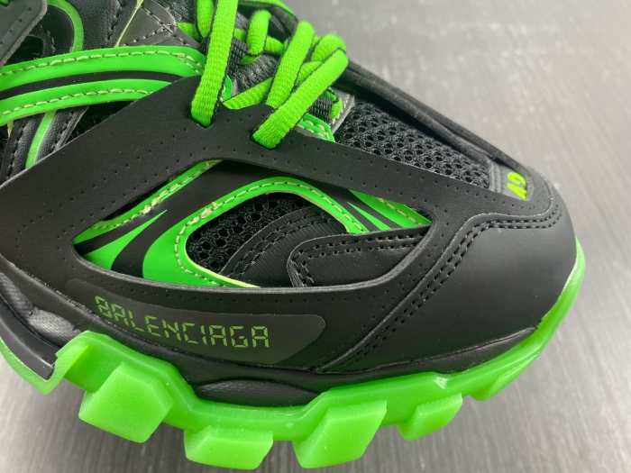B*alenciaga Track AM221111-2