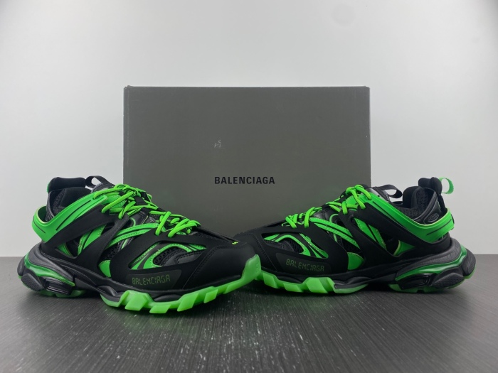 B*alenciaga Track AM221111-2